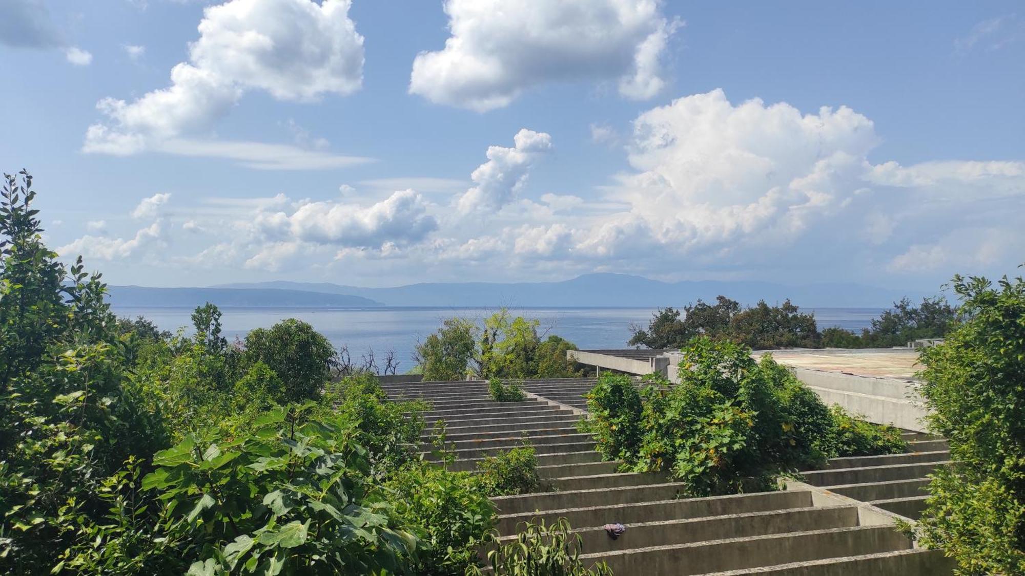 Haludovo Virtual Ruin Hotel Bungaloos Apartments And Camping, International Cooperation And Assistance For Rebirth Baracska Exterior photo